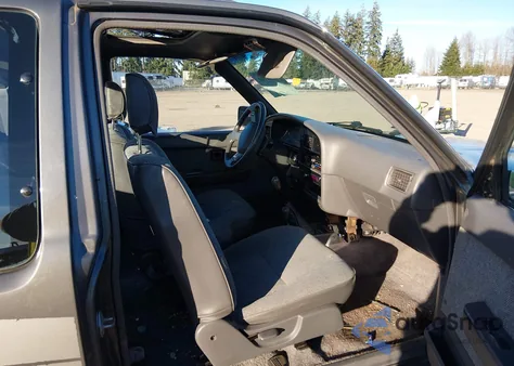 1989 Toyota Pickup 1/2 Ton Ex Long Whlbs Sr5 z USA, uszkodzony, nr VIN JT4VN13G8K0002488